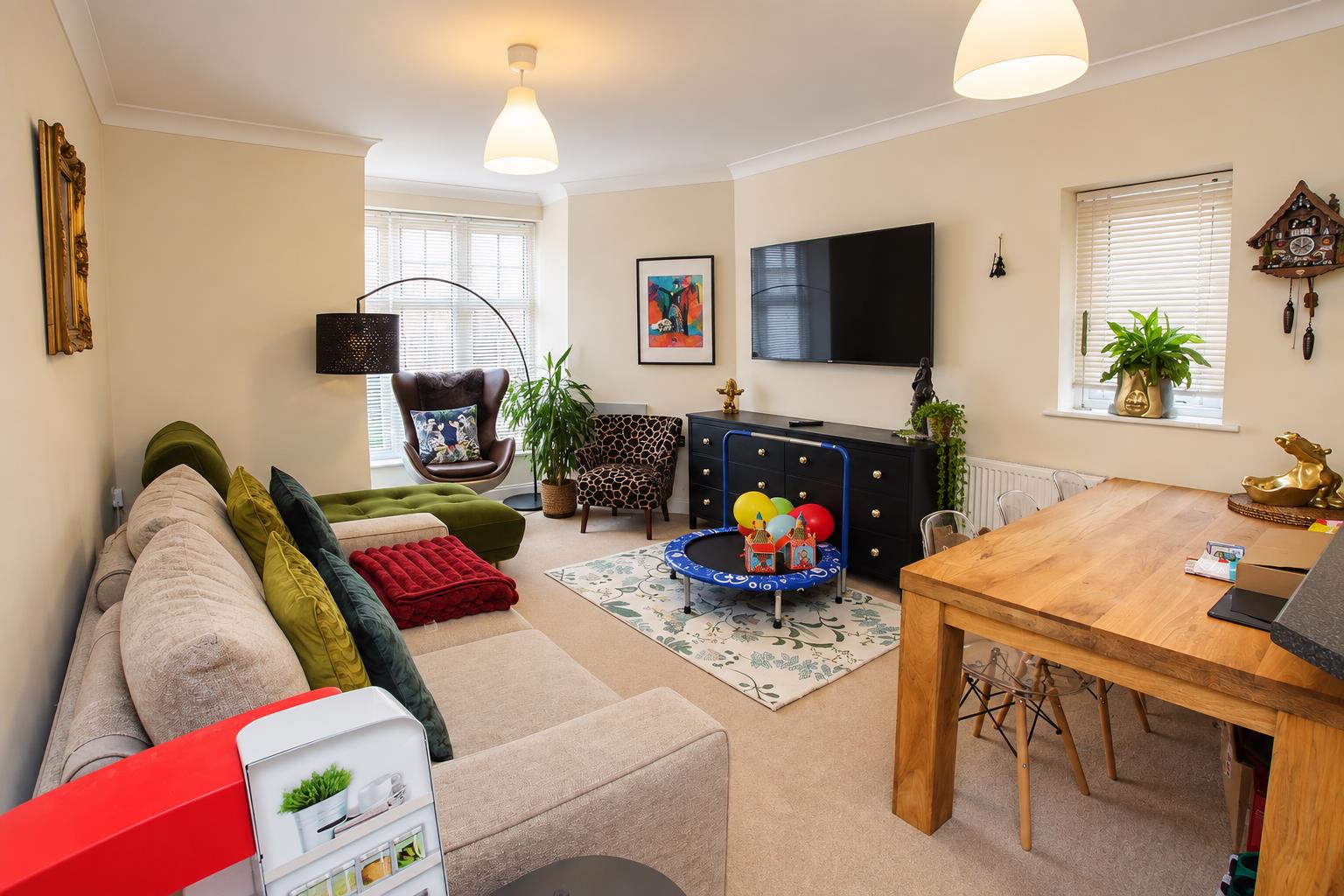 Flat Saxon Place in Pangbourne