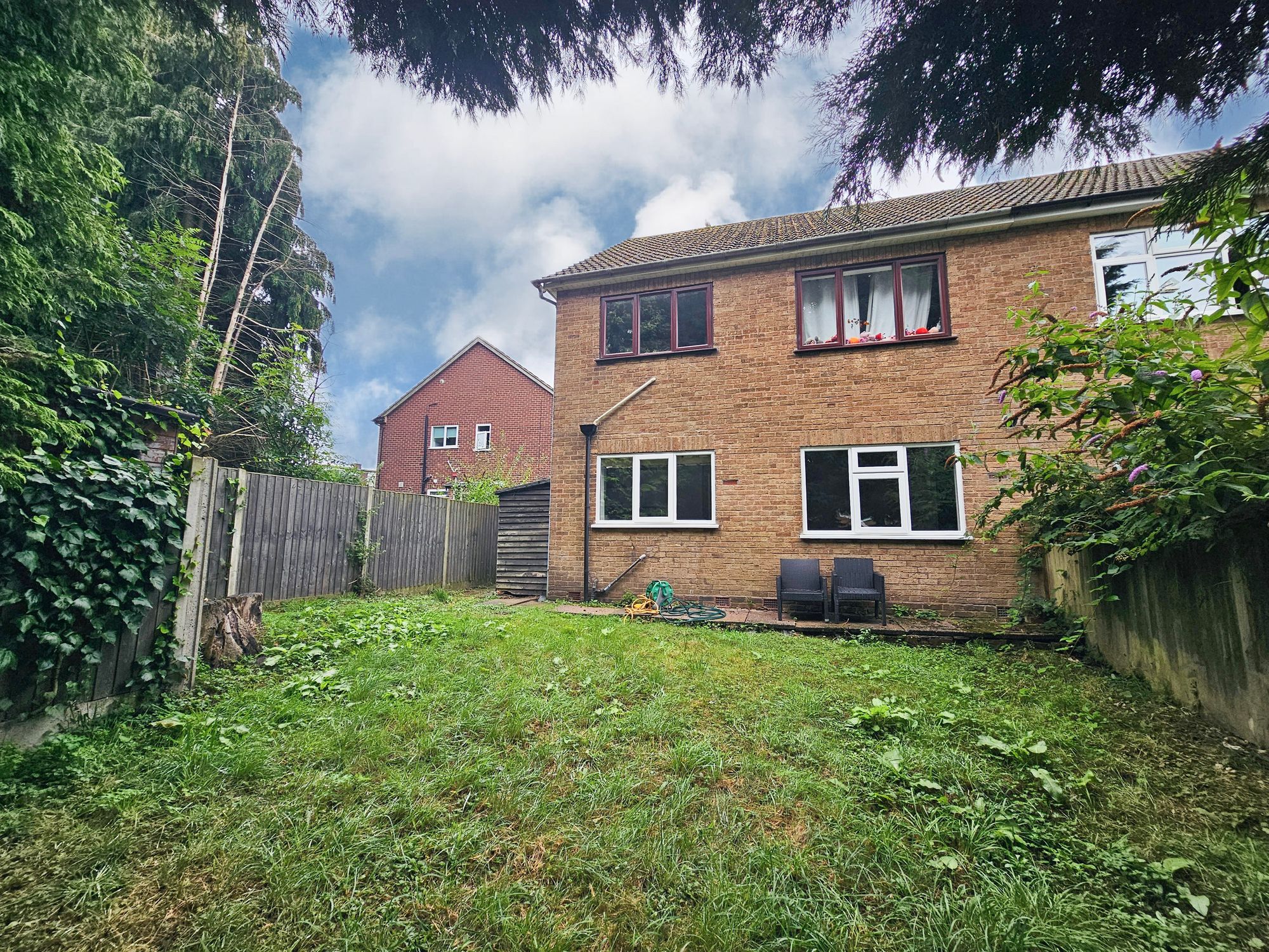 Flat Derwent Close in Coventry