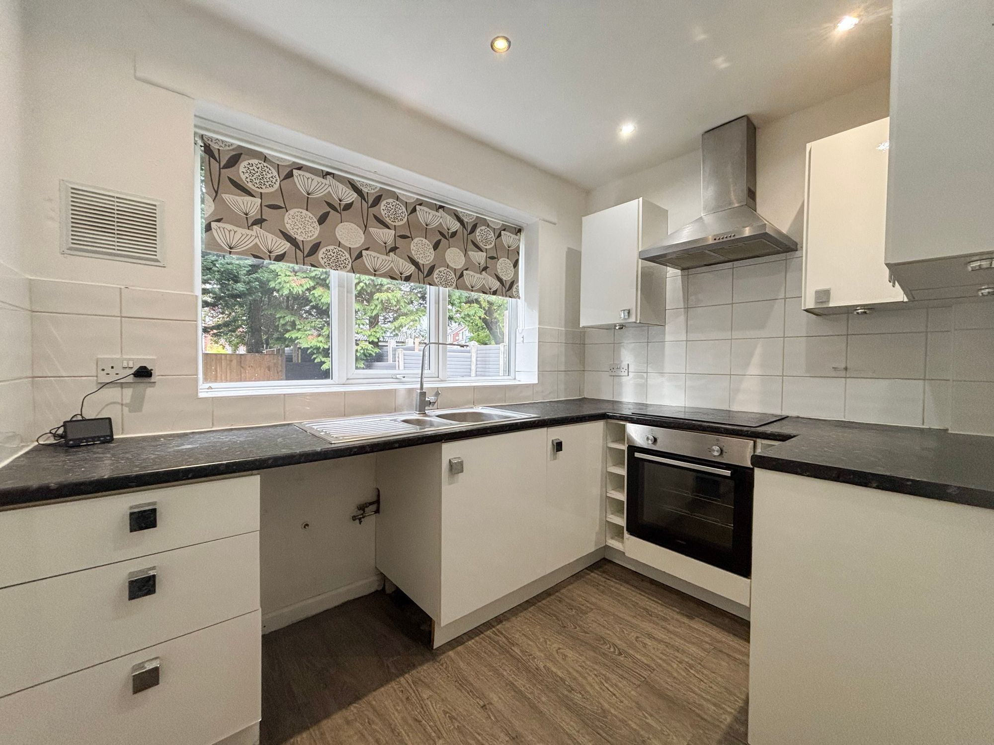 Flat Derwent Close in Coventry
