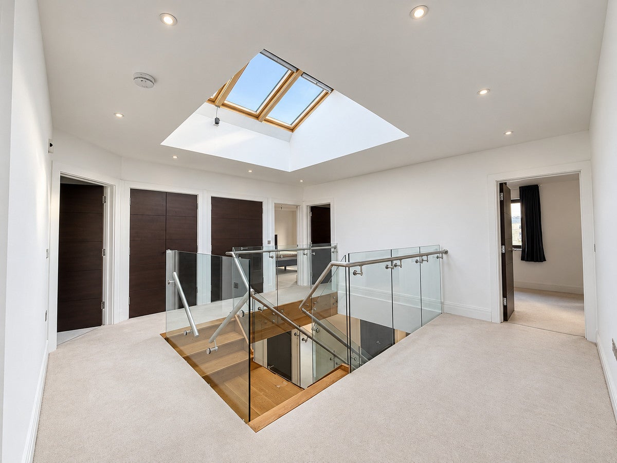 House Mansion House Drive in Greater London