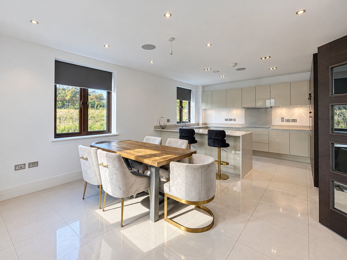 House Mansion House Drive in Greater London