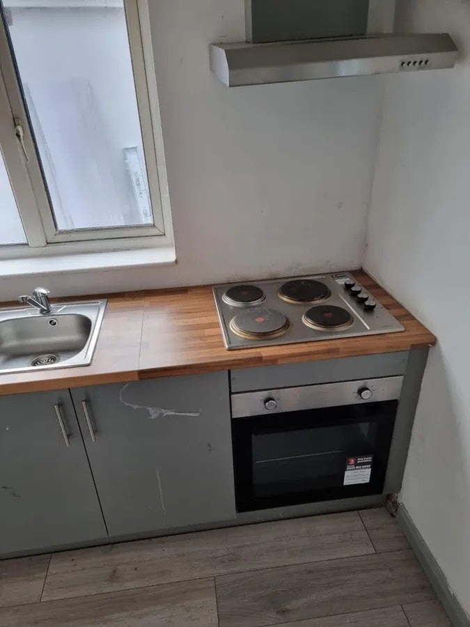 Room Dunstable Close in Luton