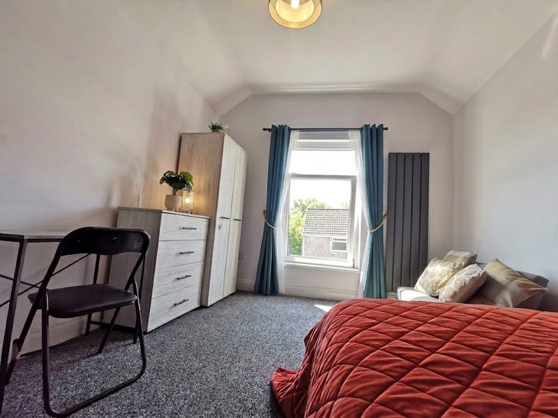 Room Short Street in Briton Ferry