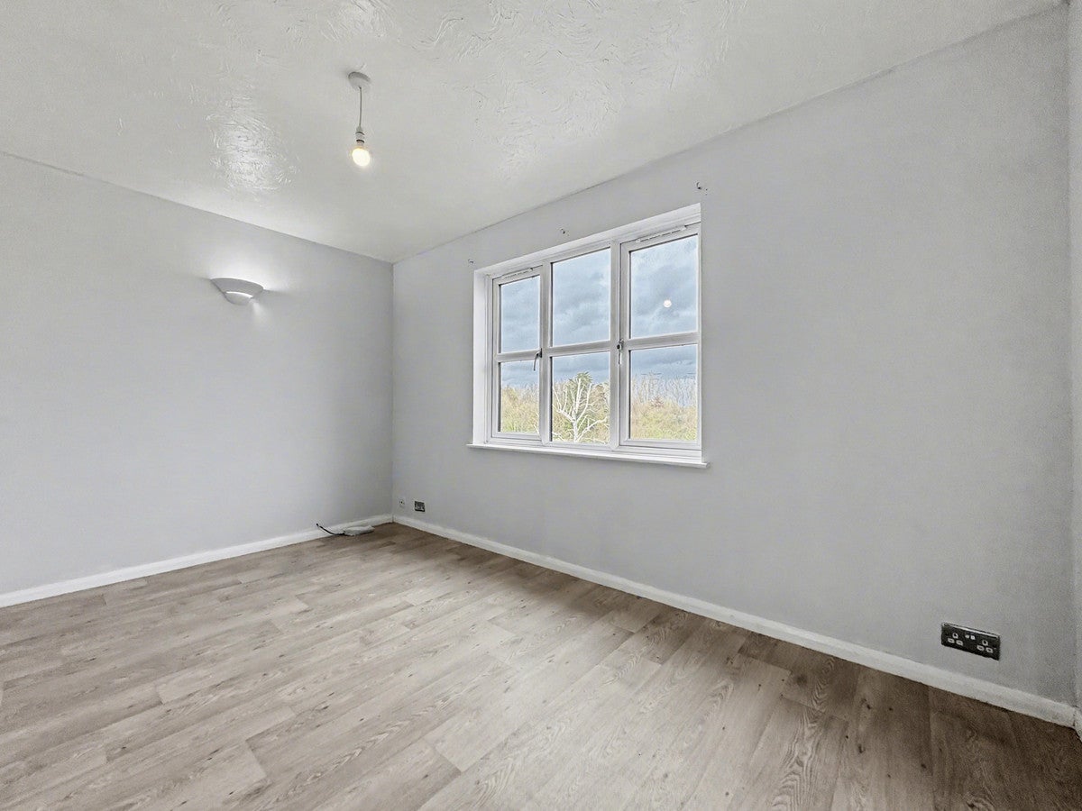 Flat Kenwyn Road in Dartford