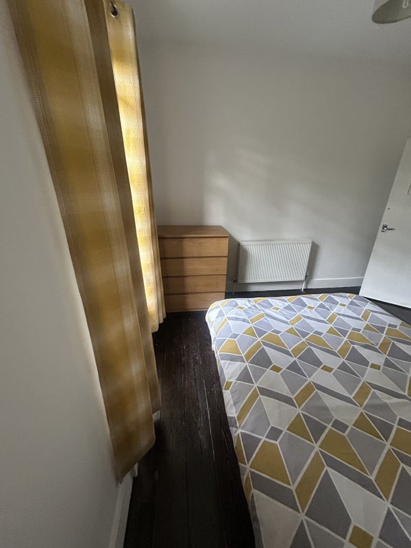 Room Thicket Road in Greater London