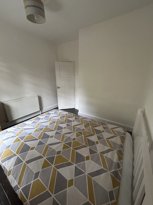 Room Thicket Road in Greater London
