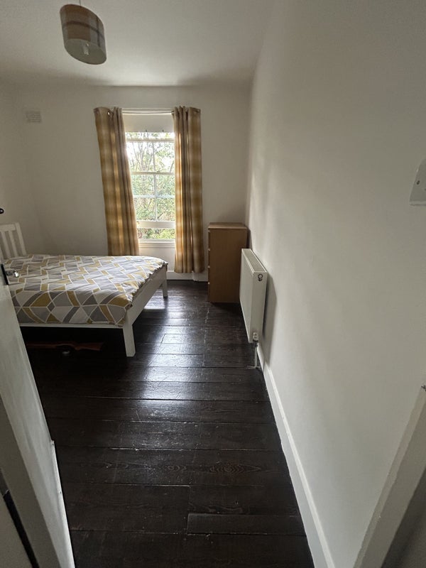 Room Thicket Road in Greater London