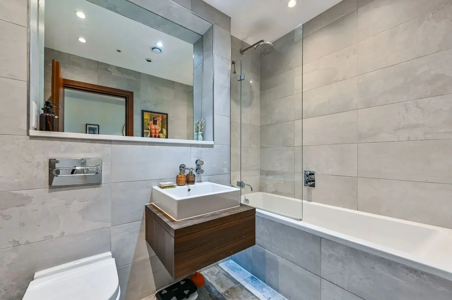 Flat Mercers Road in Greater London