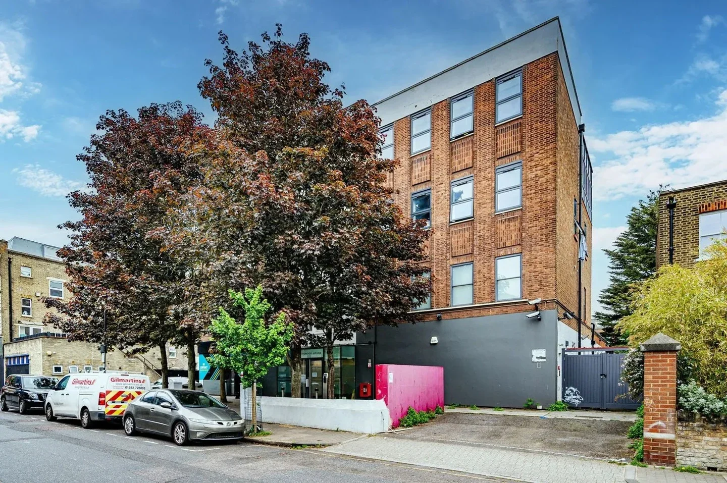 Flat Mercers Road in Greater London