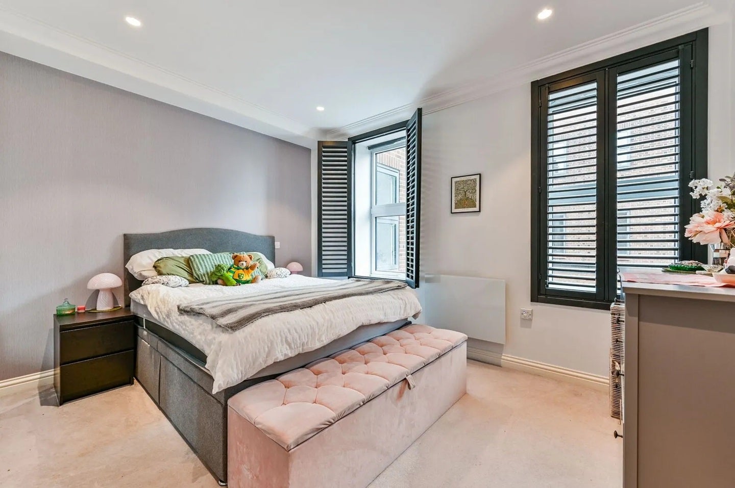 Flat Mercers Road in Greater London