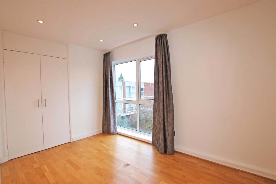 Flat Brantwood Drive in Woking