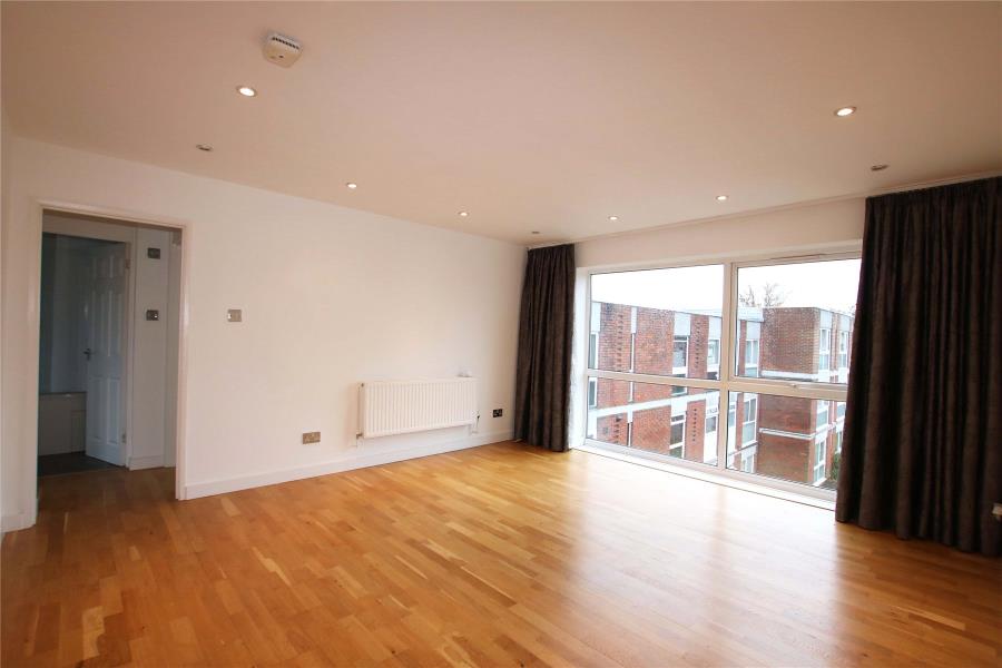 Flat Brantwood Drive in Woking
