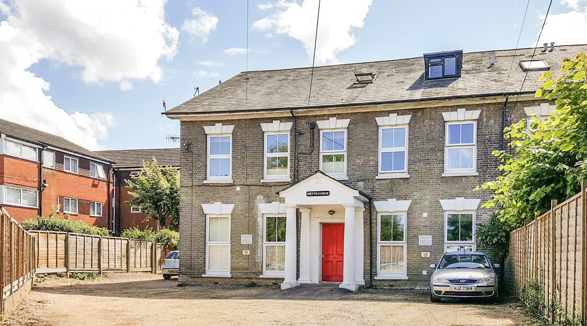 Flat Charnwood Road in Salisbury