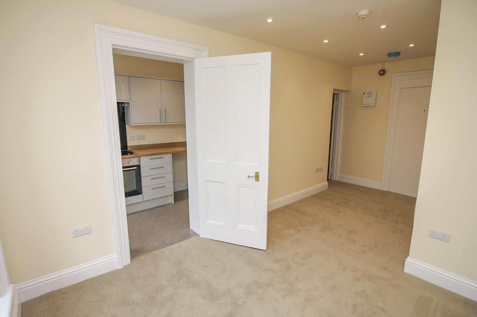 Flat Charnwood Road in Salisbury