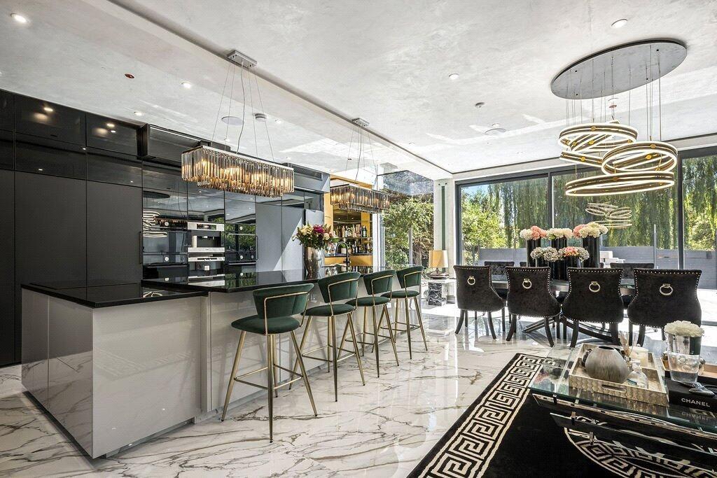 House Waggon Road in London