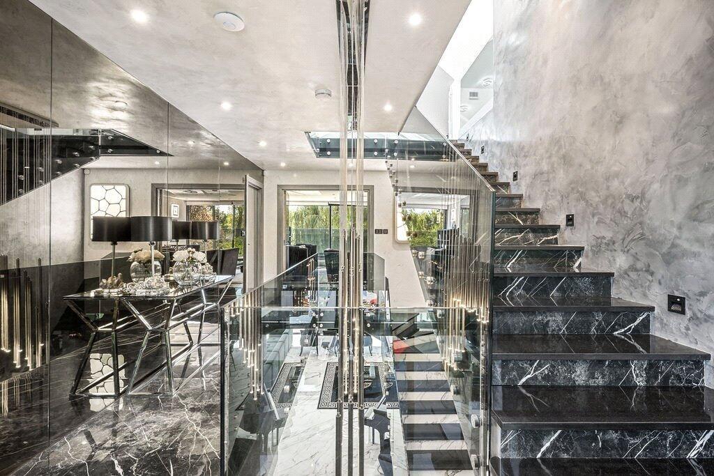 House Waggon Road in London