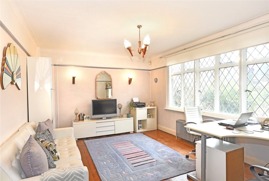 House Meadow Way in Greater London
