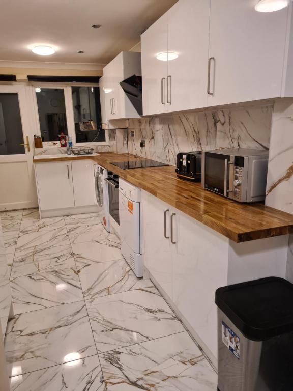 Room Desford Road in Greater London