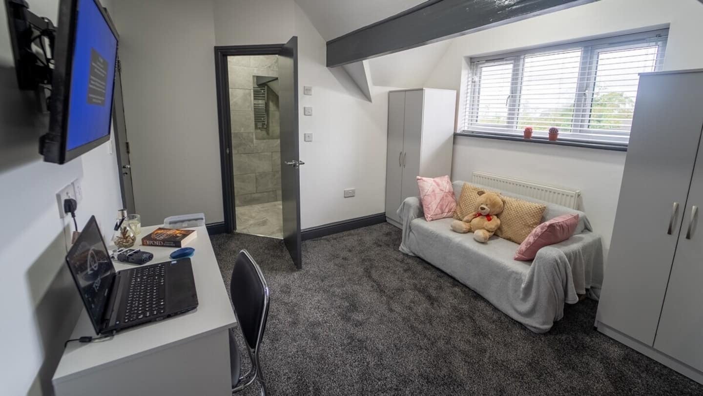 Room Bournbrook Road in Birmingham