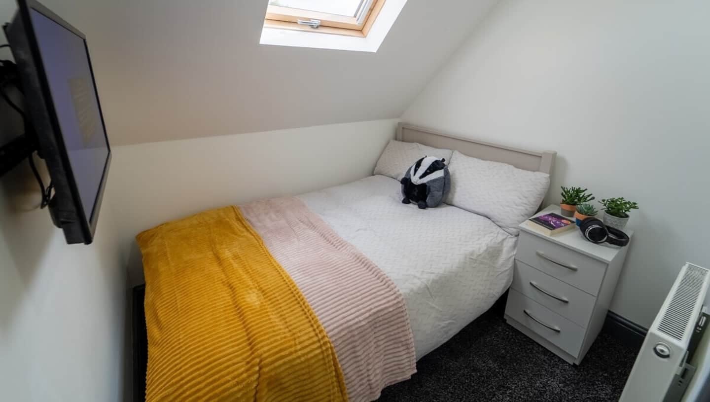 Room Bournbrook Road in Birmingham