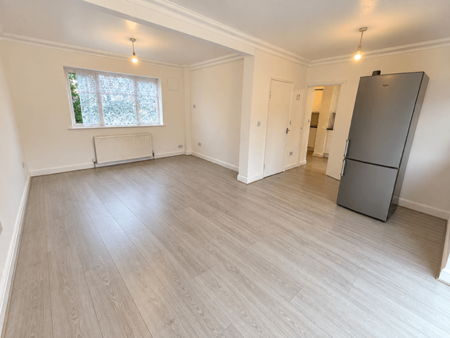 House Cheltenham Close in Greater London