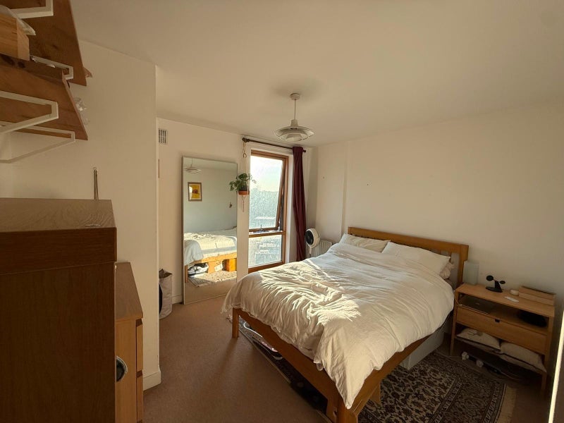 Flat Biggs Square in Greater London