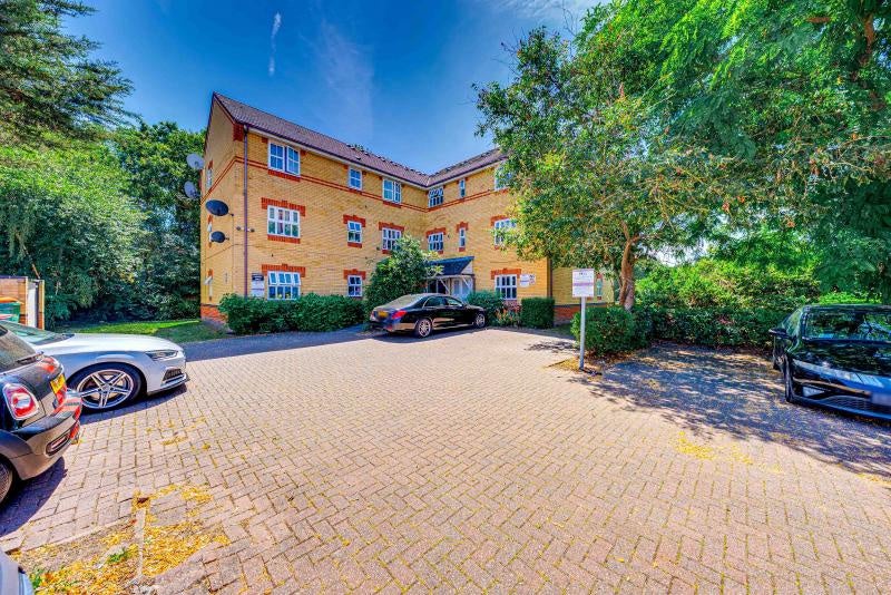 Flat Yeoman Close in Greater London
