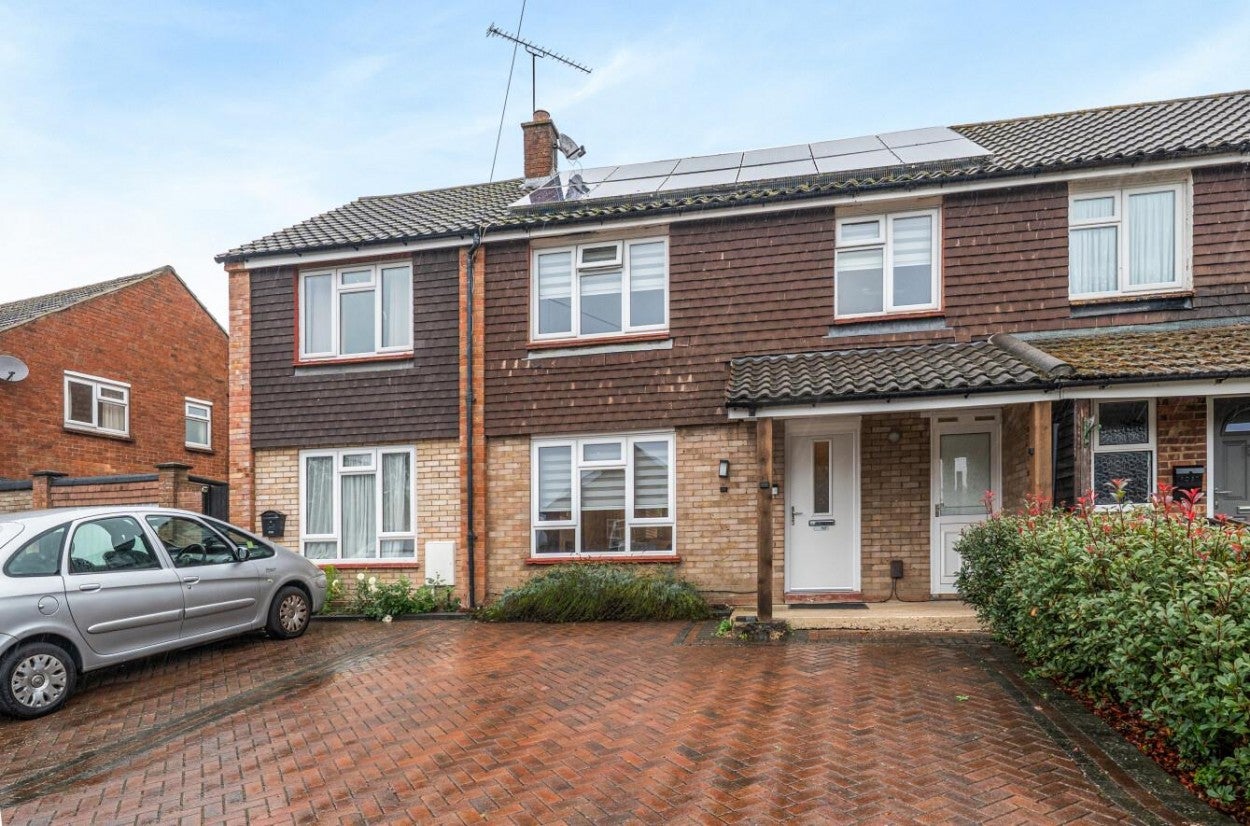 House Middlemoor Road in Surrey Heath