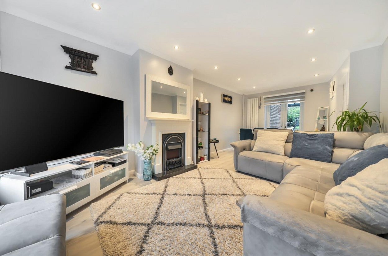 House Middlemoor Road in Surrey Heath