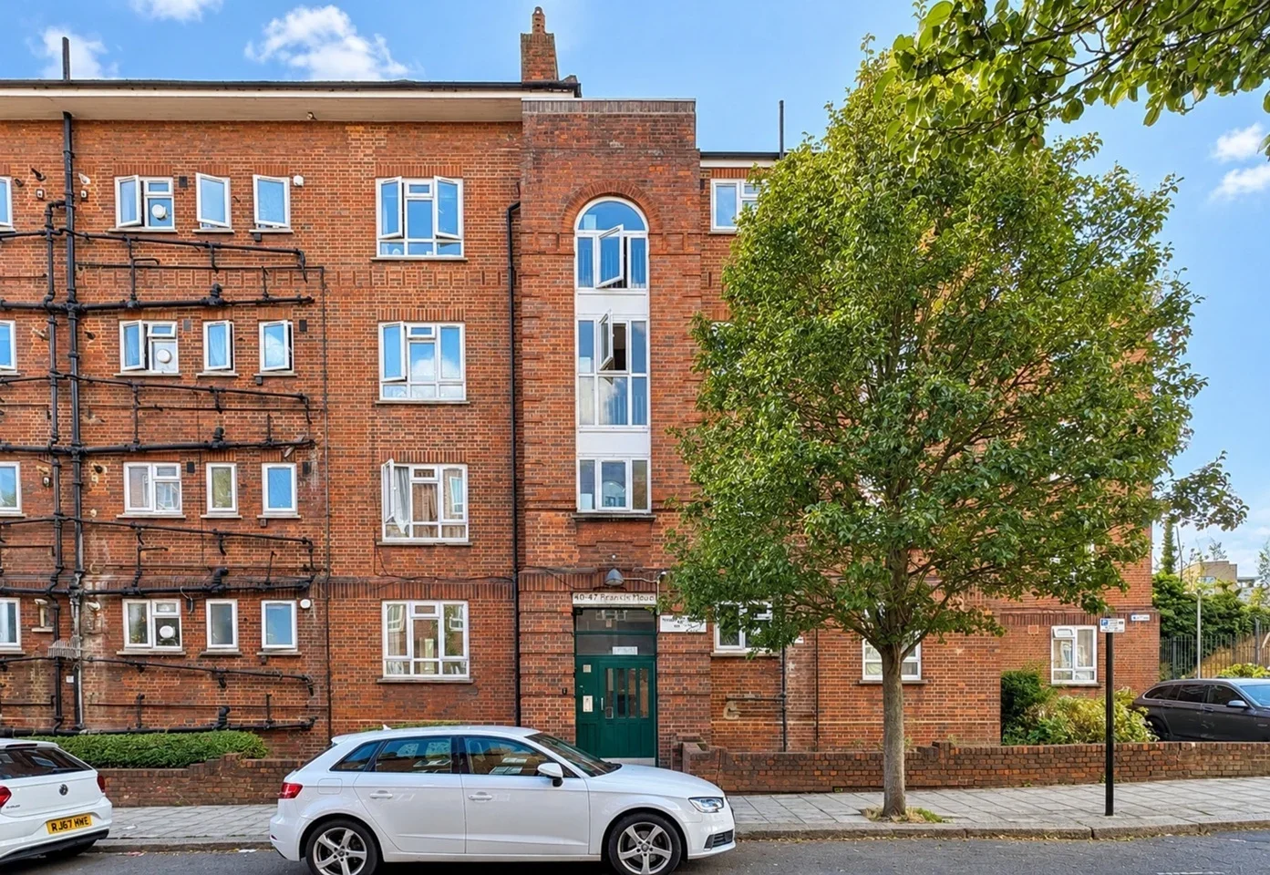 Flat Triangle Place in Greater London