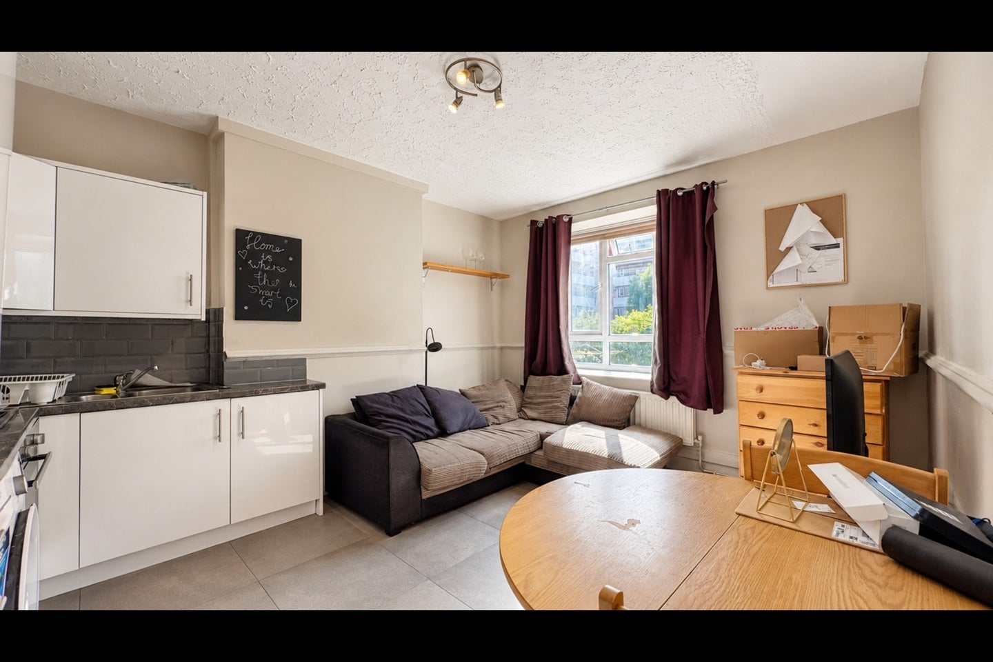 Flat Triangle Place in Greater London