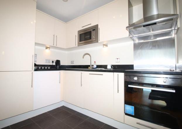 Flat Blackwall Way in Greater London