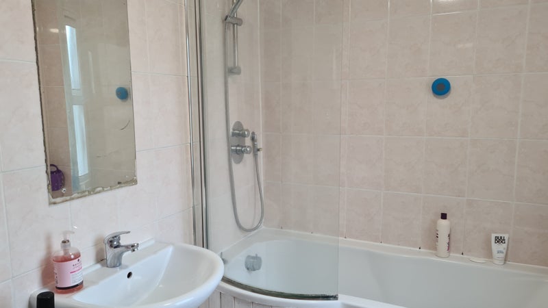 Room Wightman Road in Greater London