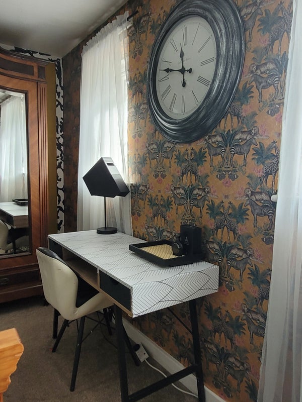 Room Ravenoak Avenue in Manchester