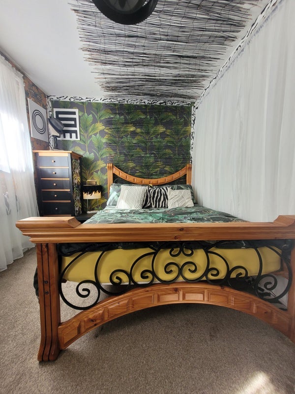Room Ravenoak Avenue in Manchester