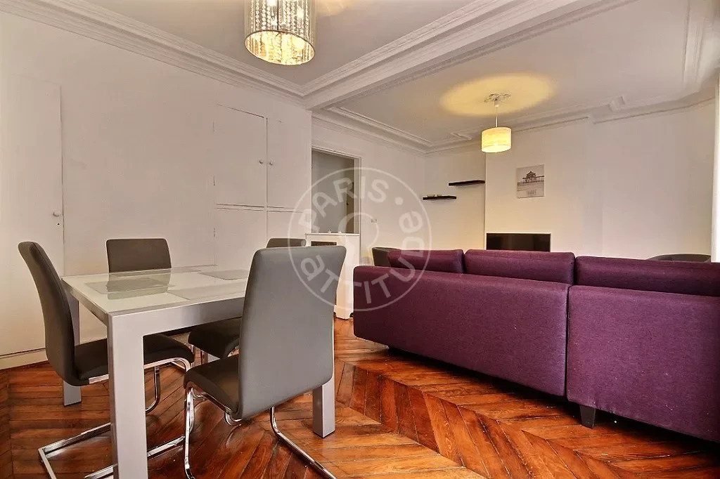 Flat Rue de la Tour in Paris