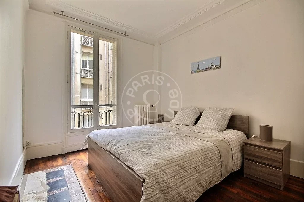 Flat Rue de la Tour in Paris