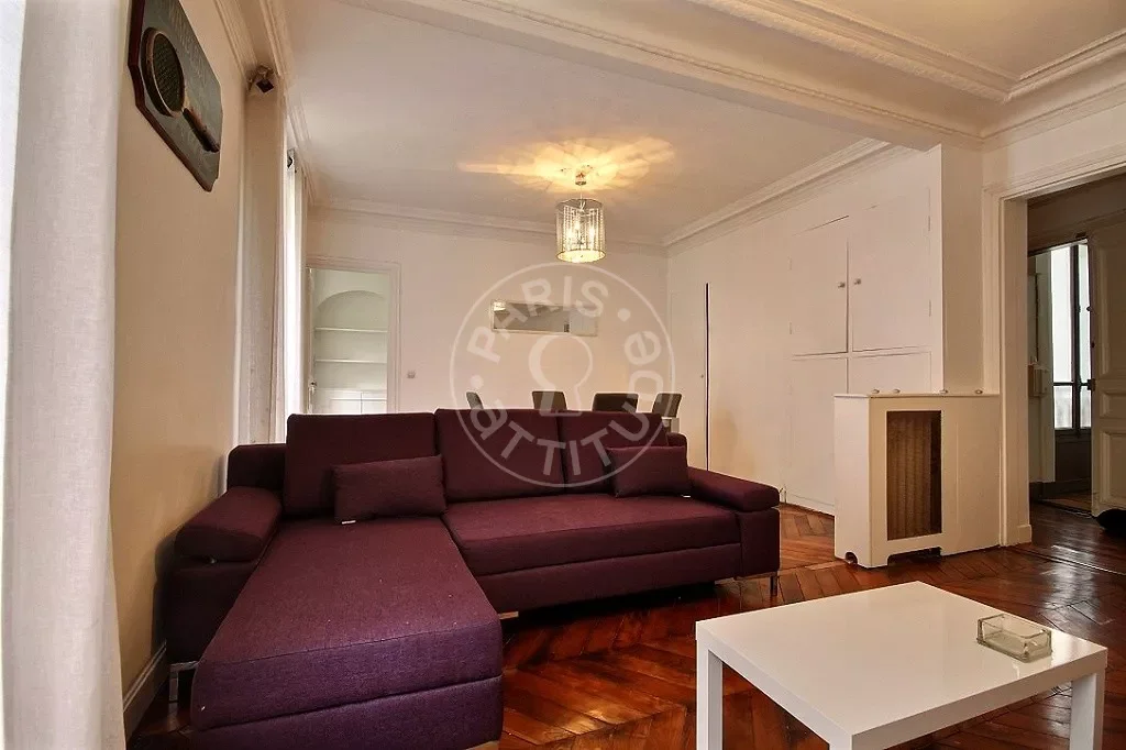 Flat Rue de la Tour in Paris
