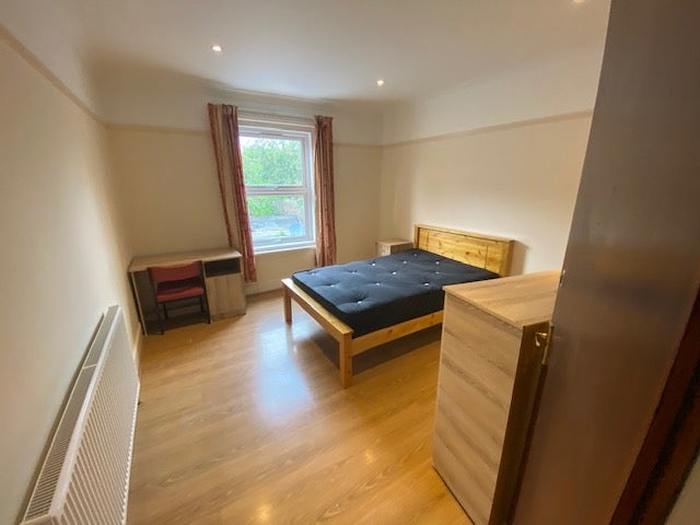 Room Brookvale Road in Southampton