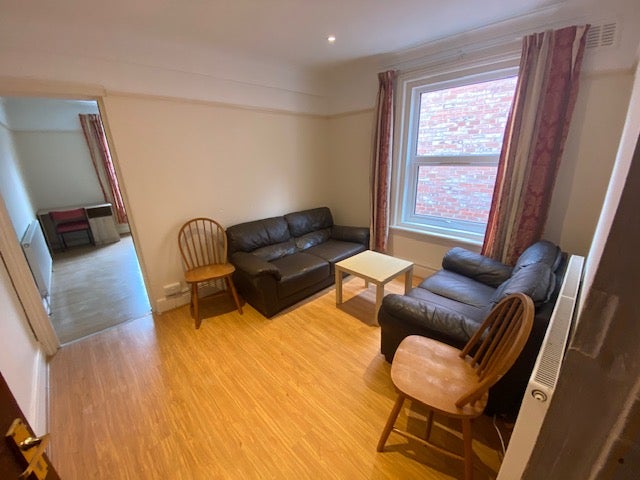Room Brookvale Road in Southampton