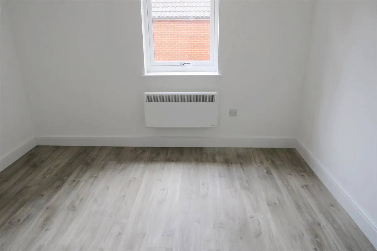 Flat College Place in Southampton