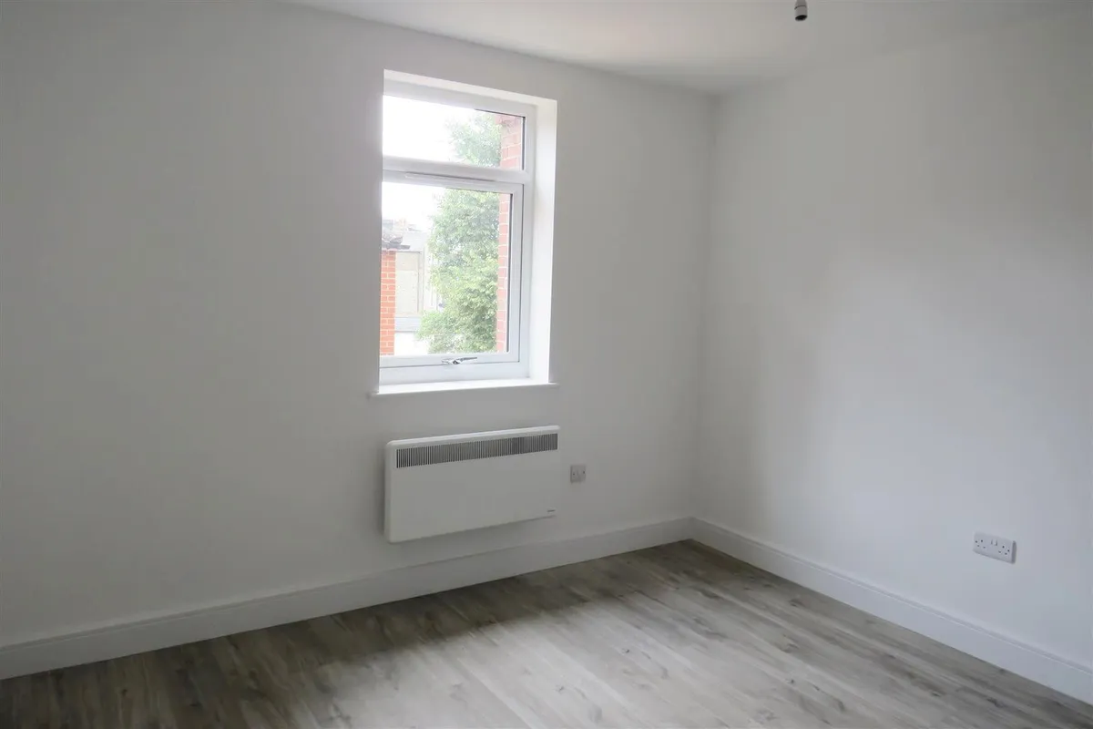 Flat College Place in Southampton