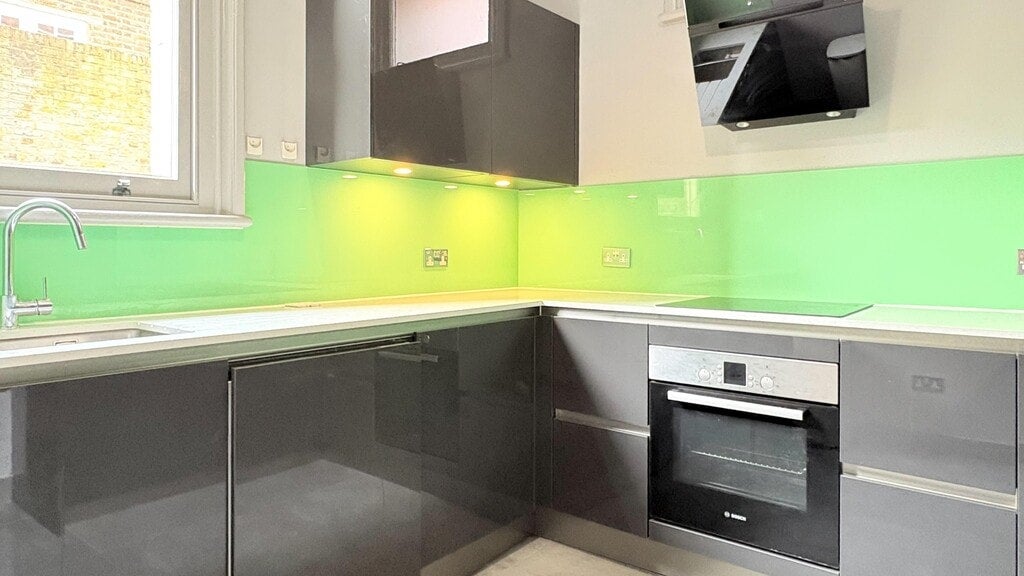 Flat Roland Gardens in Greater London