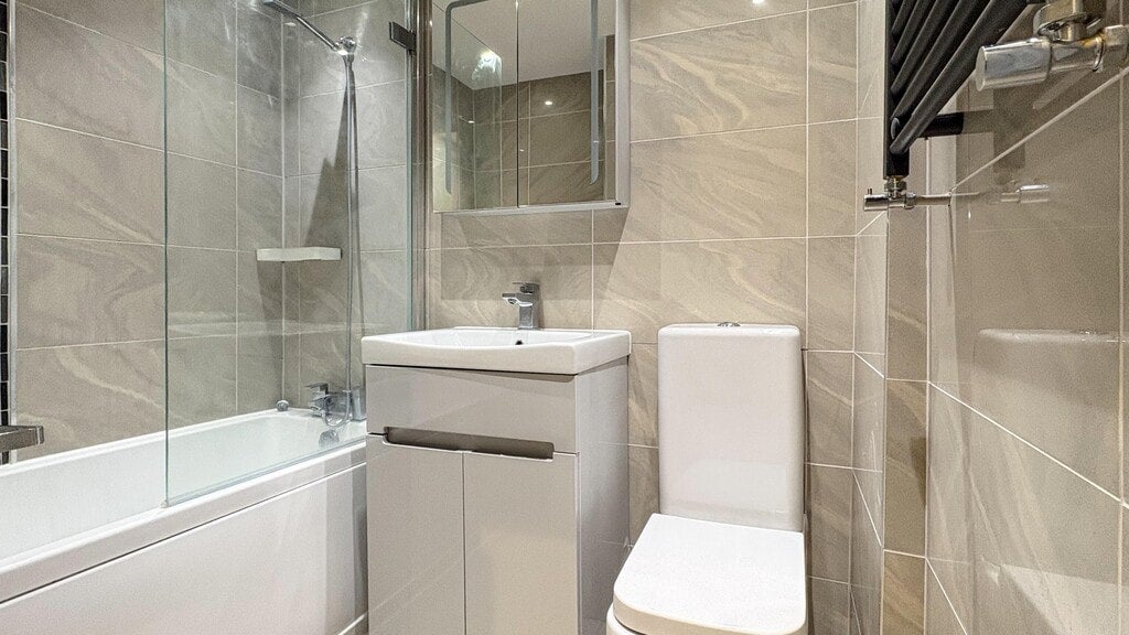 Flat Roland Gardens in Greater London