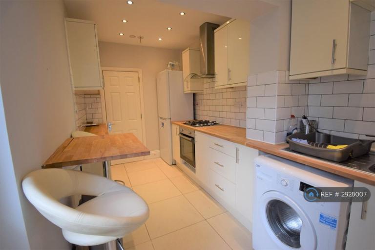 House Mortlake Road in Greater London
