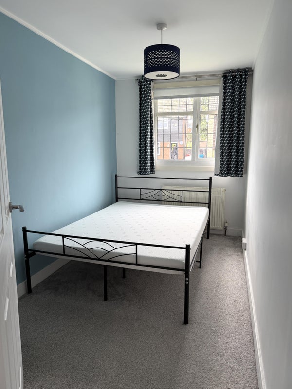 Room Owen Close in Sheffield