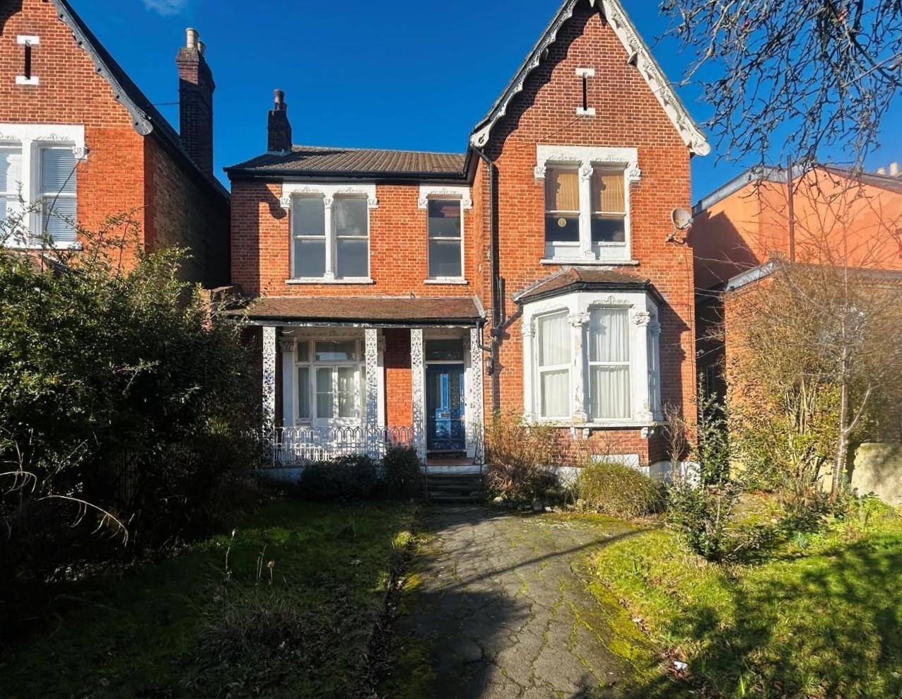 Flat Chatsworth Way in Greater London