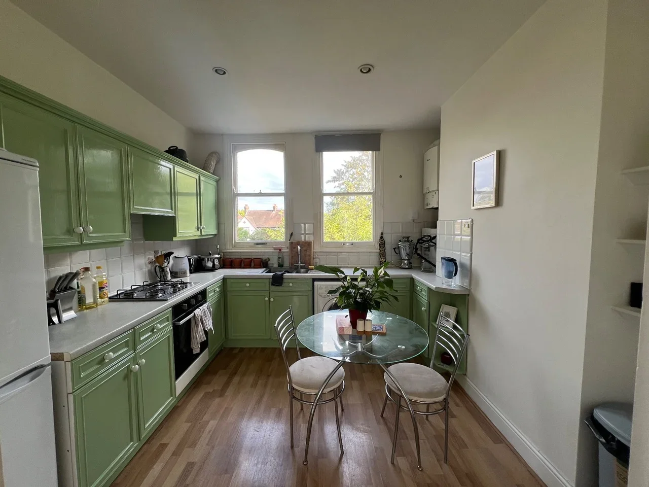 Room Woodside Lane in Greater London