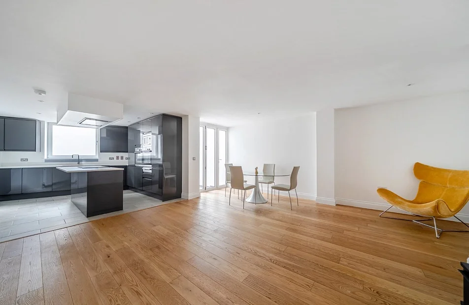 Flat Merton Road in Greater London