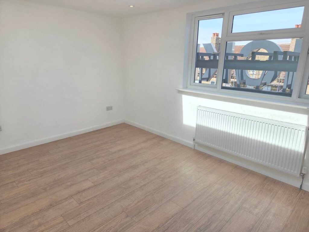 Flat Teignmouth Road in Greater London